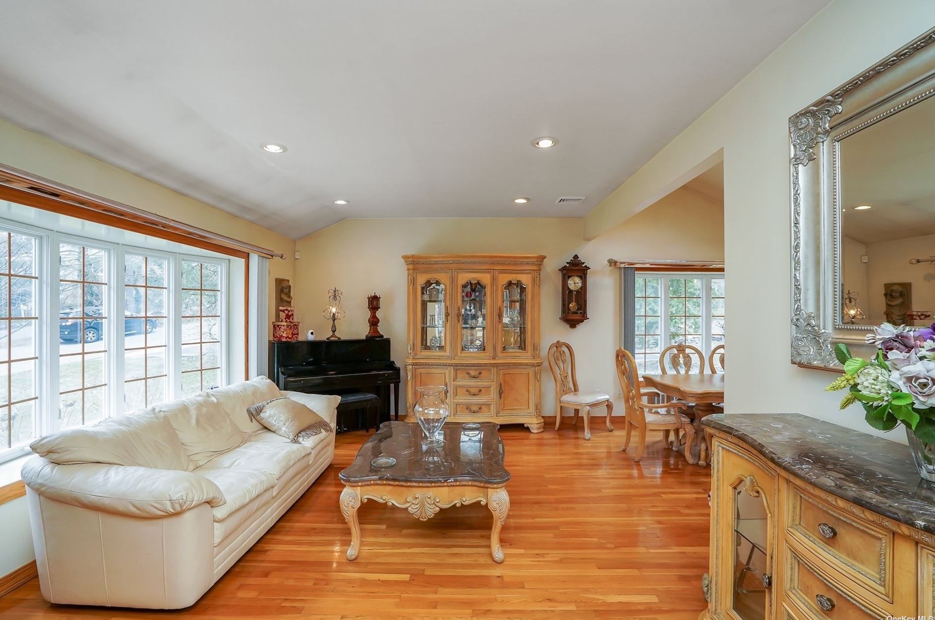 7 Falcon Pl, Hunt NY  11743-1426 exterior