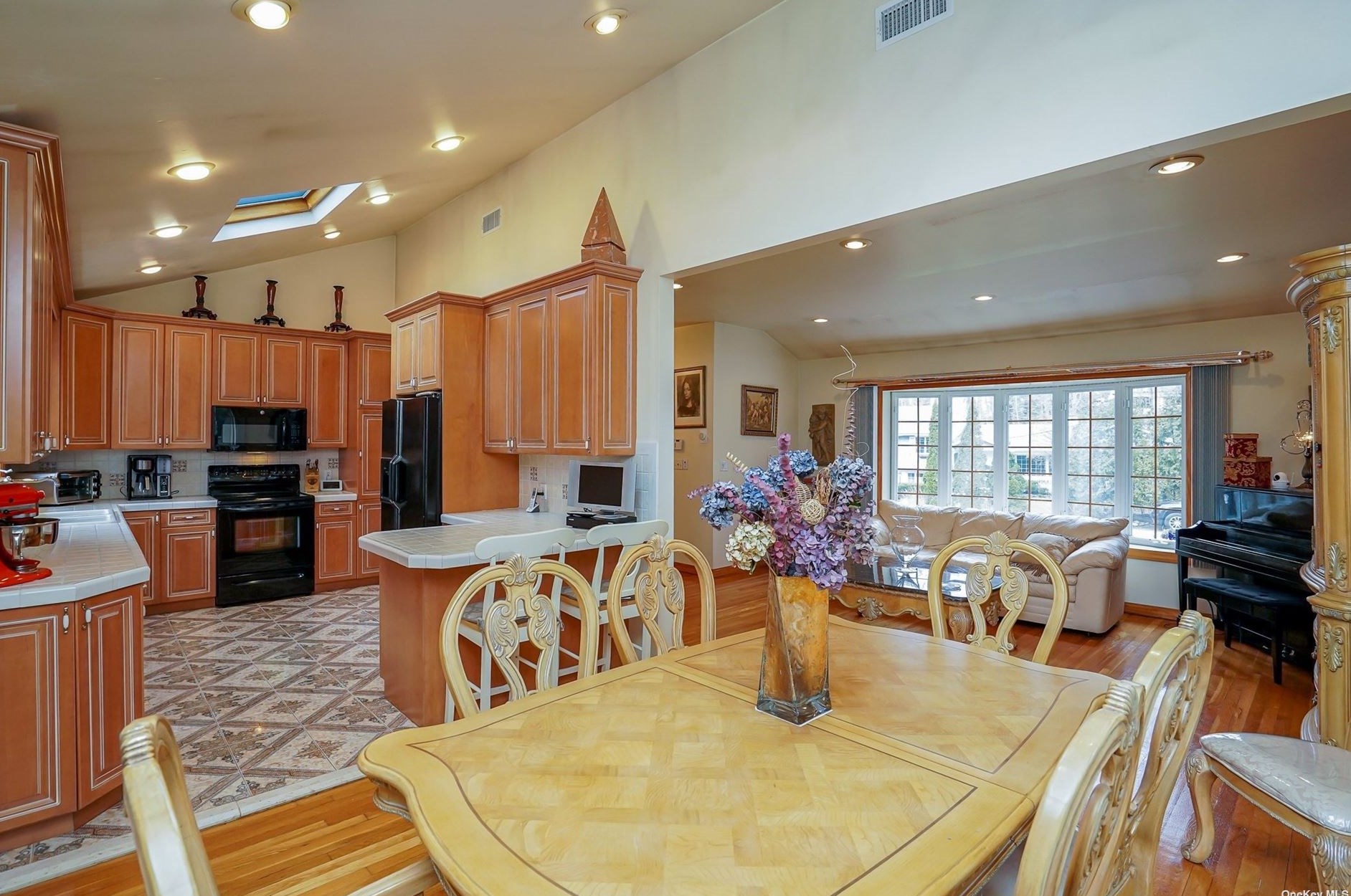 7 Falcon Pl, Hunt NY  11743-1426 exterior