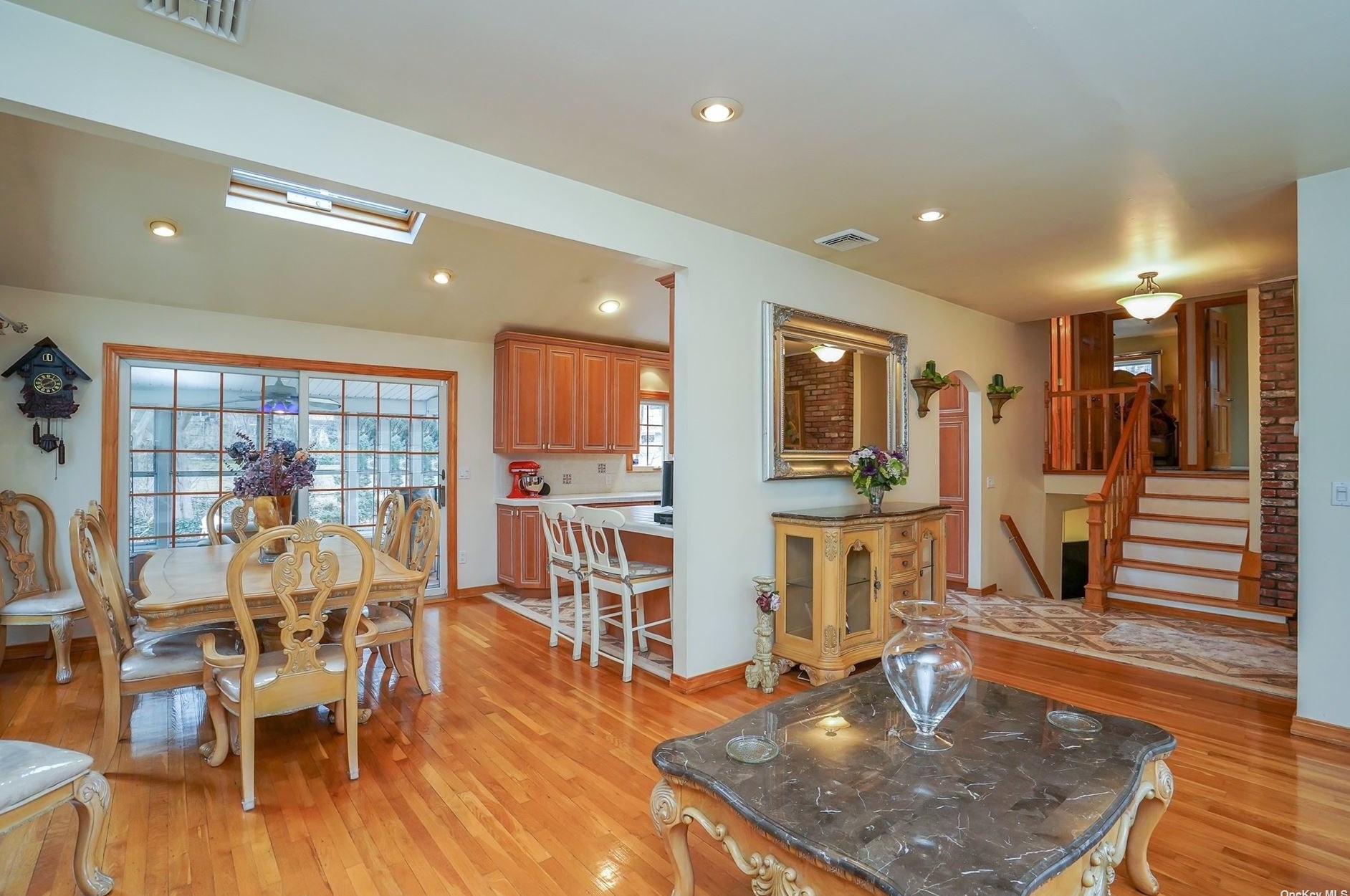 7 Falcon Pl, Hunt NY  11743-1426 exterior