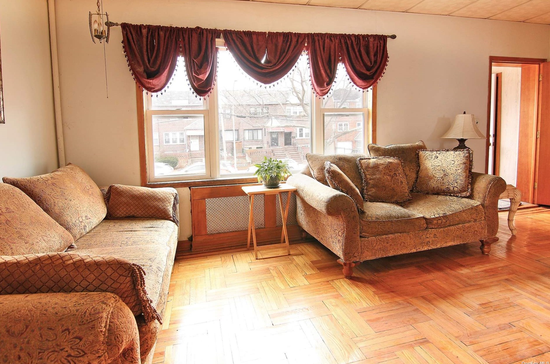 53-25 80th St, Flushing, NY 11373-1318