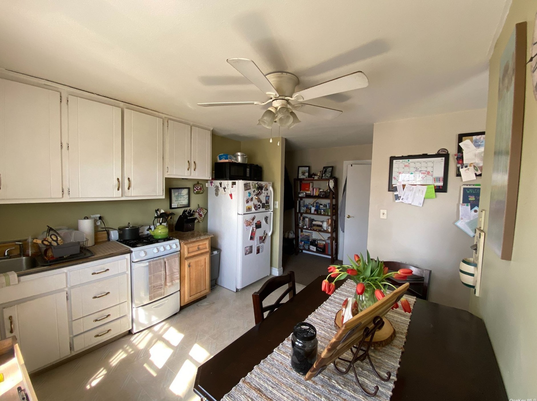 532 Milligan Ln #4a, West Islip, NY 11795
