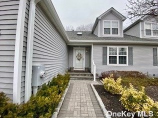 6 Gettysburg Dr, Prt Jefferson Station, NY 11776-8035