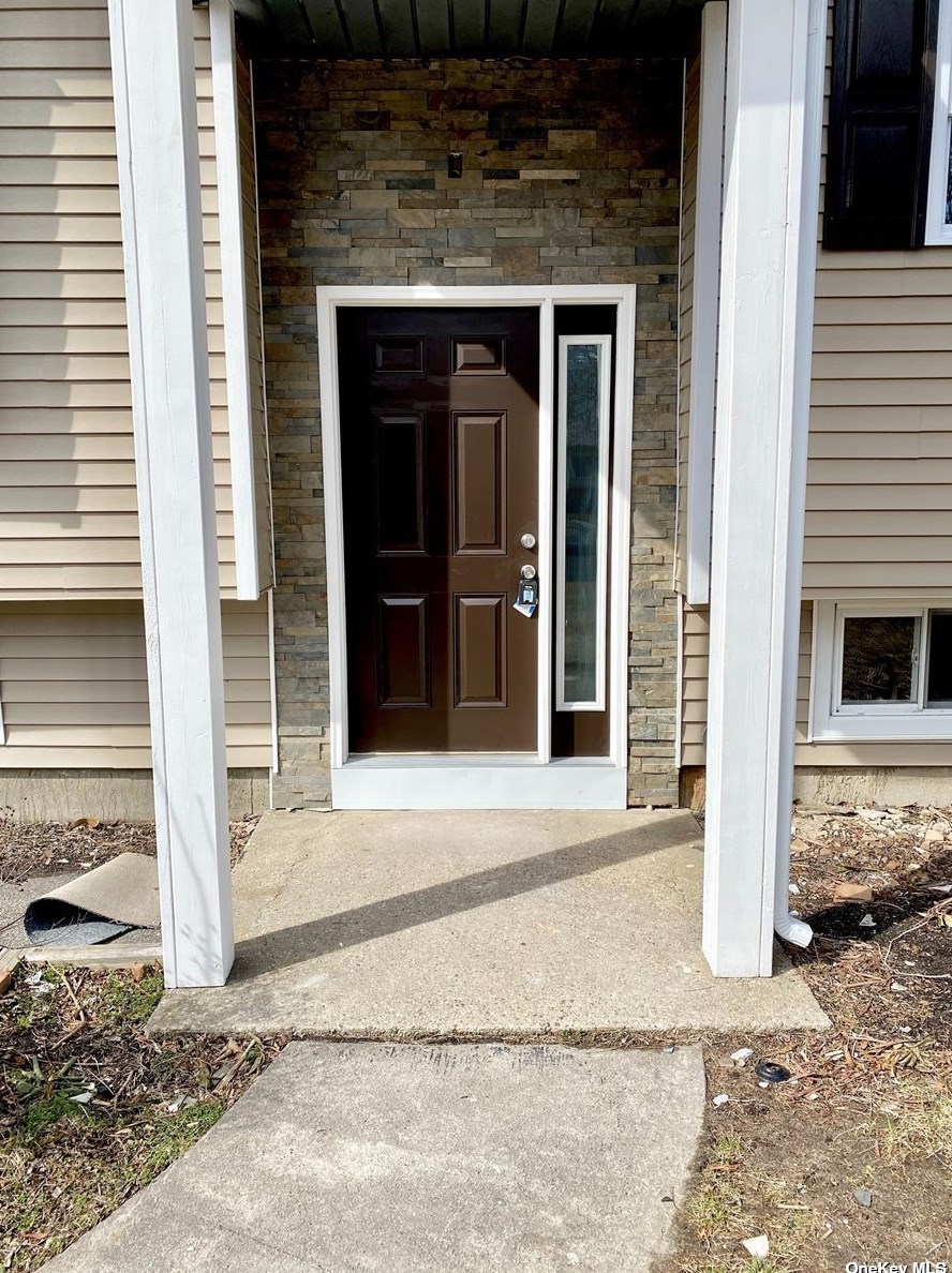 3010 Watchill Ave, Gordon Heights, NY 11763-1840