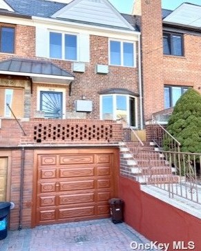 58-14 79th St, Flushing, NY 11379-1317