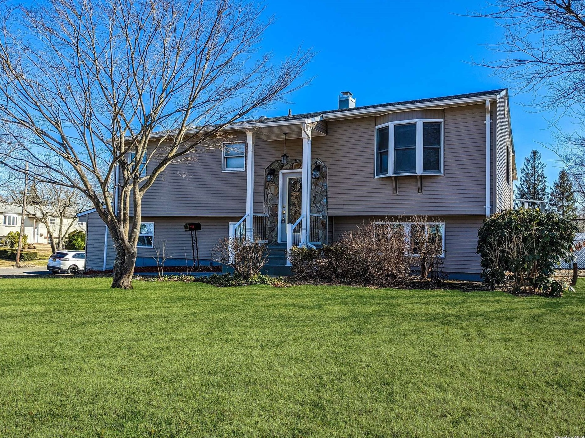 1902 Fire Ave, Gordon Heights, NY 11763-1734