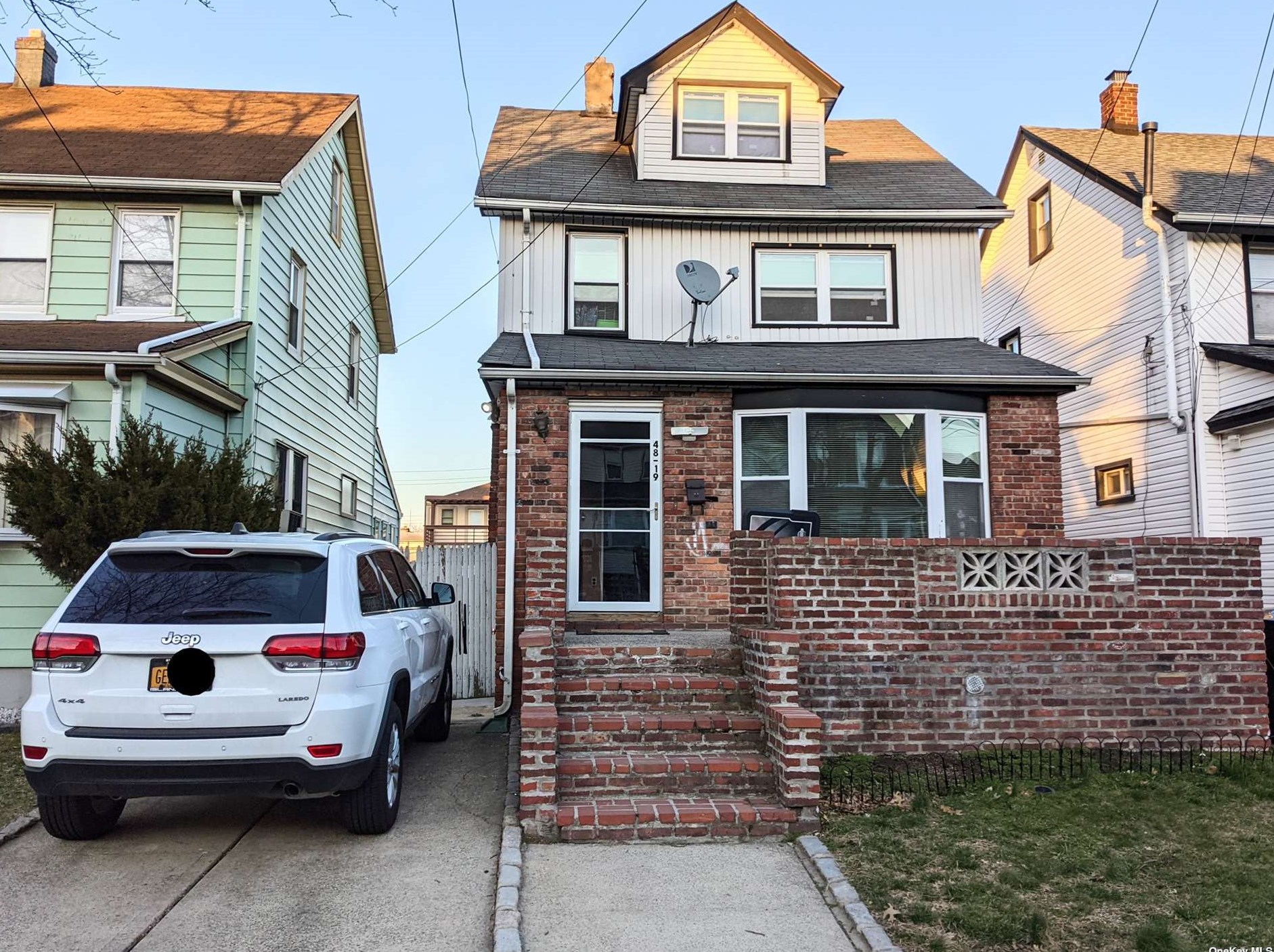 48-19 202nd St, Flushing, NY 11364-1020