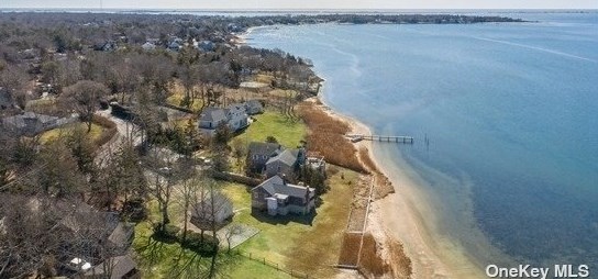 48 Tiana Rd, Hampton Bays, NY 11946-3667