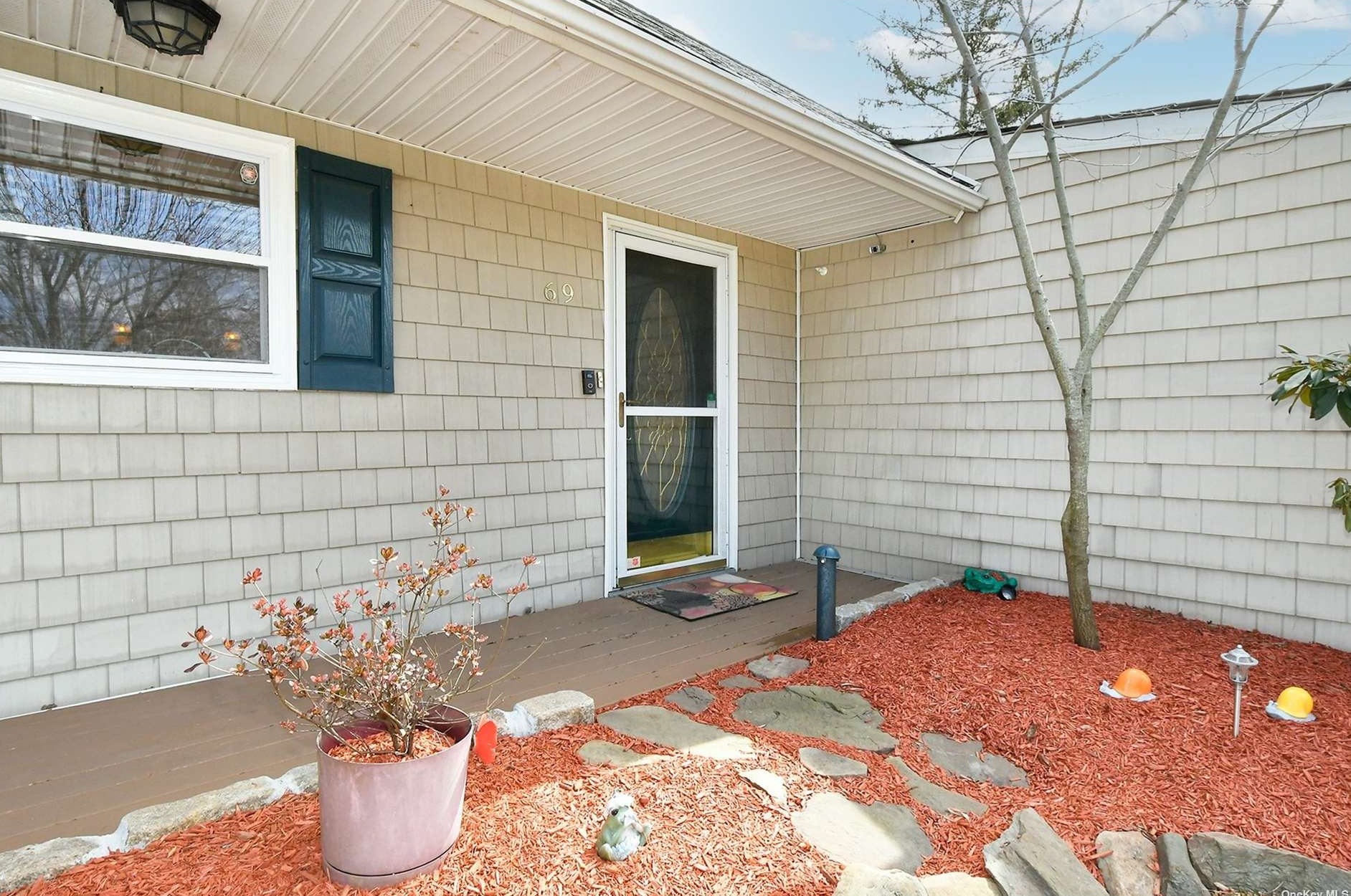 69 Pitchpine Pl, Gordon Heights, NY 11763-4225