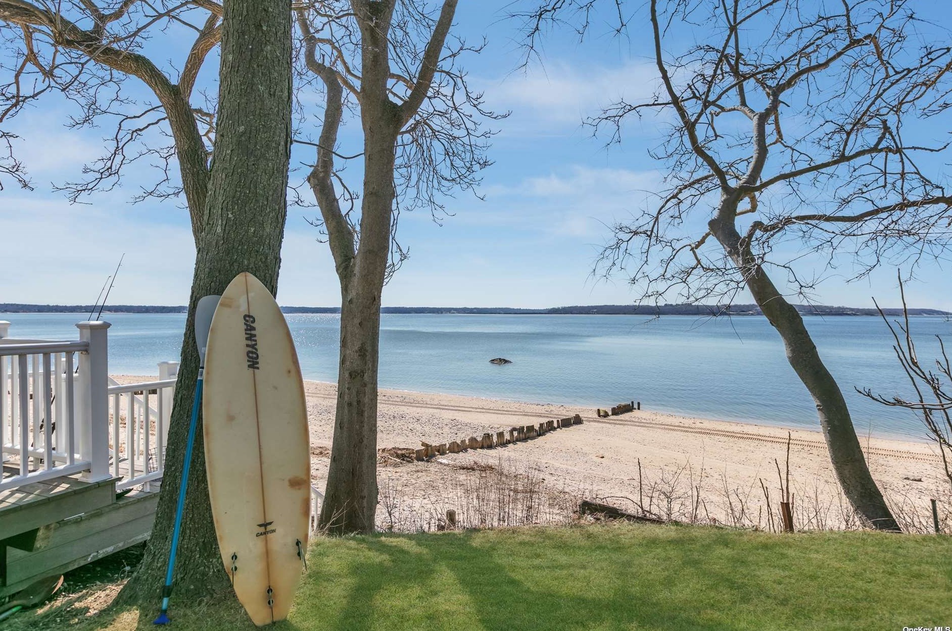 35 Argyle Dr, Northport, NY 11768