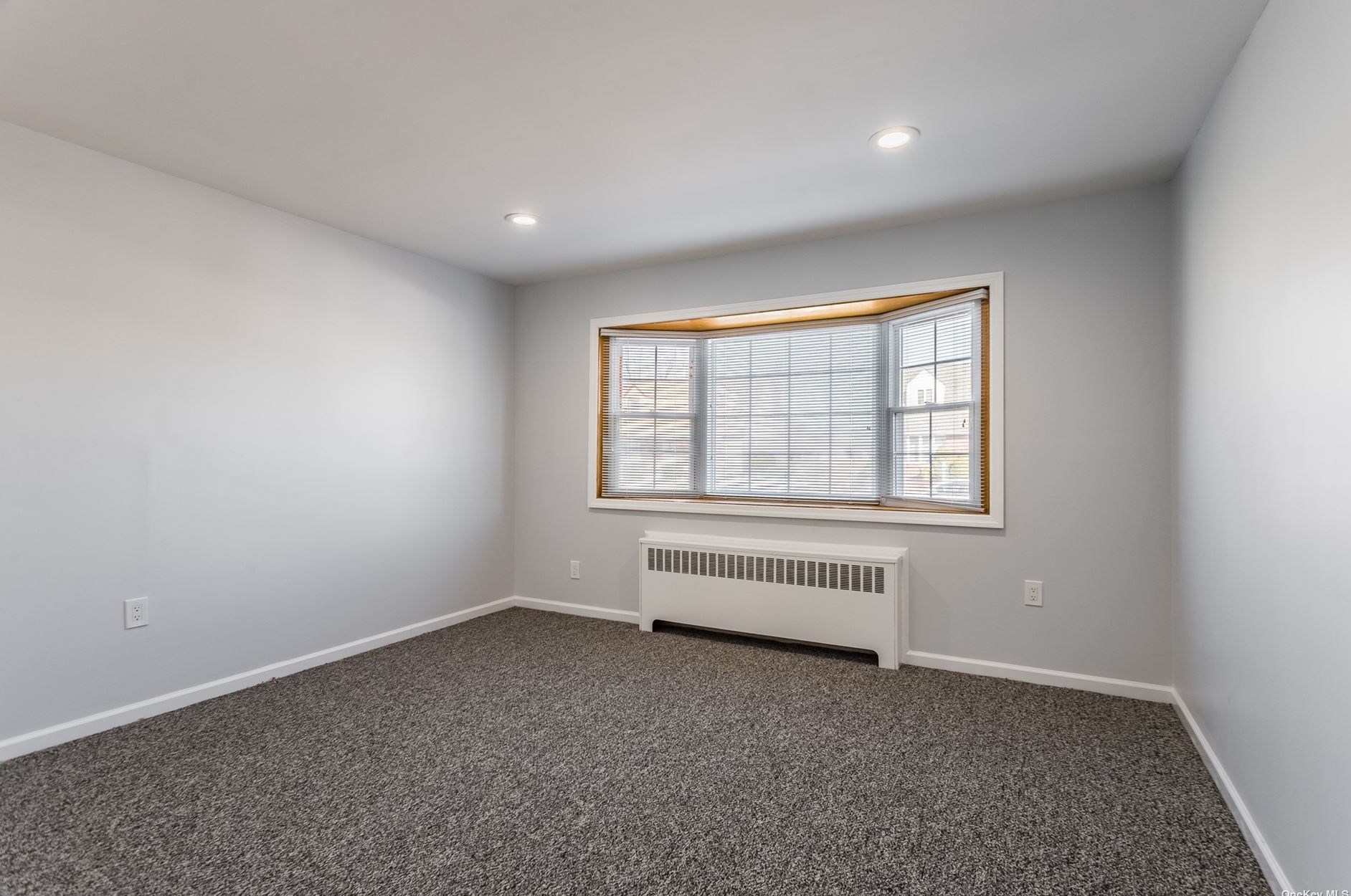 185 Morris Dr, Hempstead, NY 11554-1317