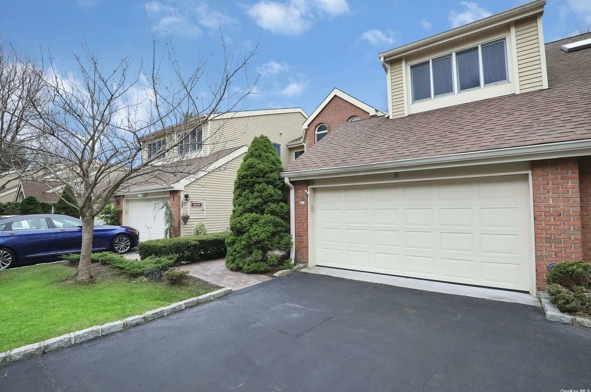 34 Willow Ridge Dr, Smithtown, NY 11787-1562