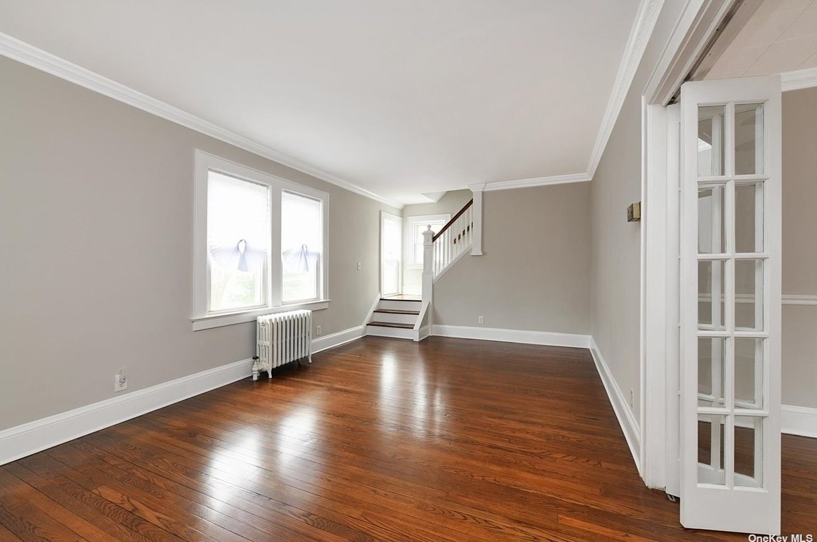 72 Davison Ave, Lynbrook, NY 11563-1508