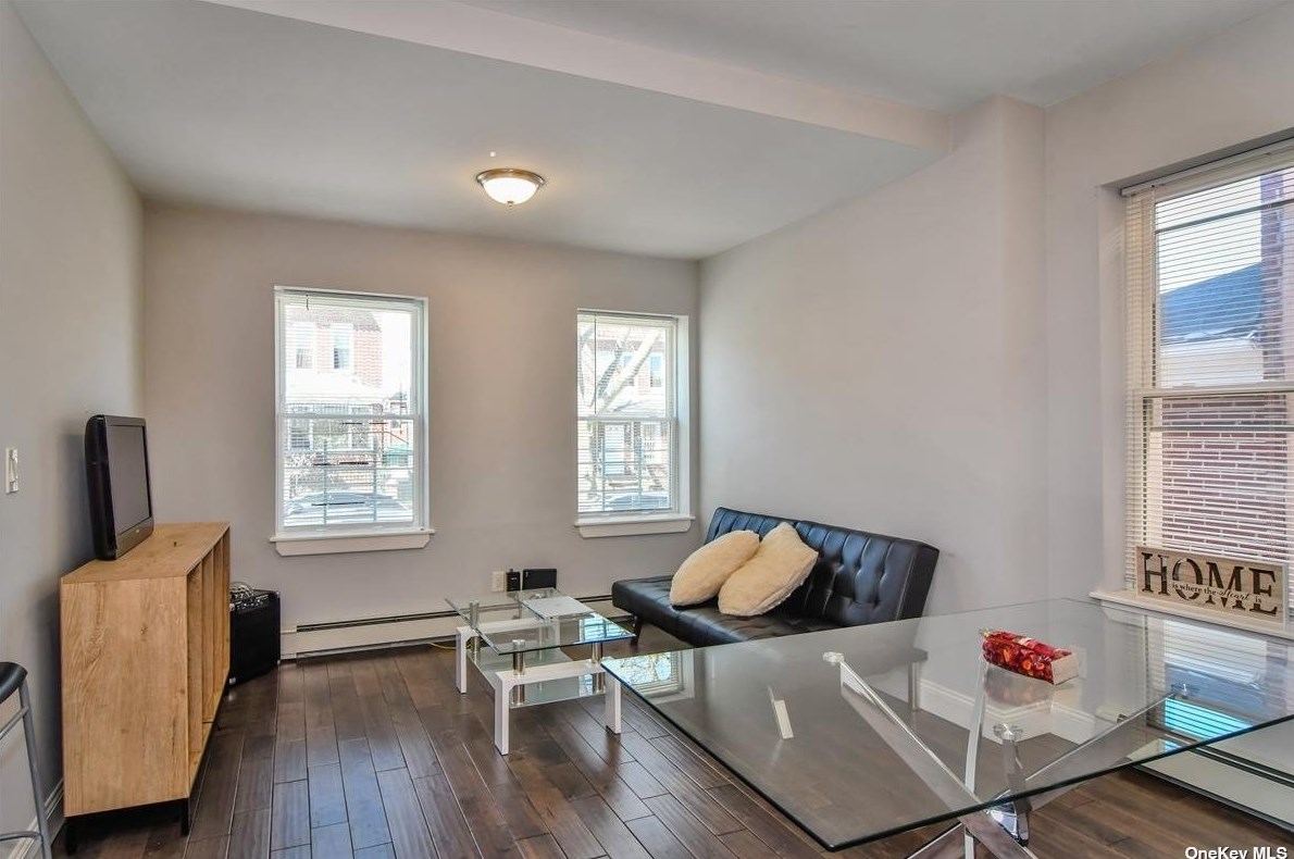 31-19 84th St, Flushing, NY 11370-1604