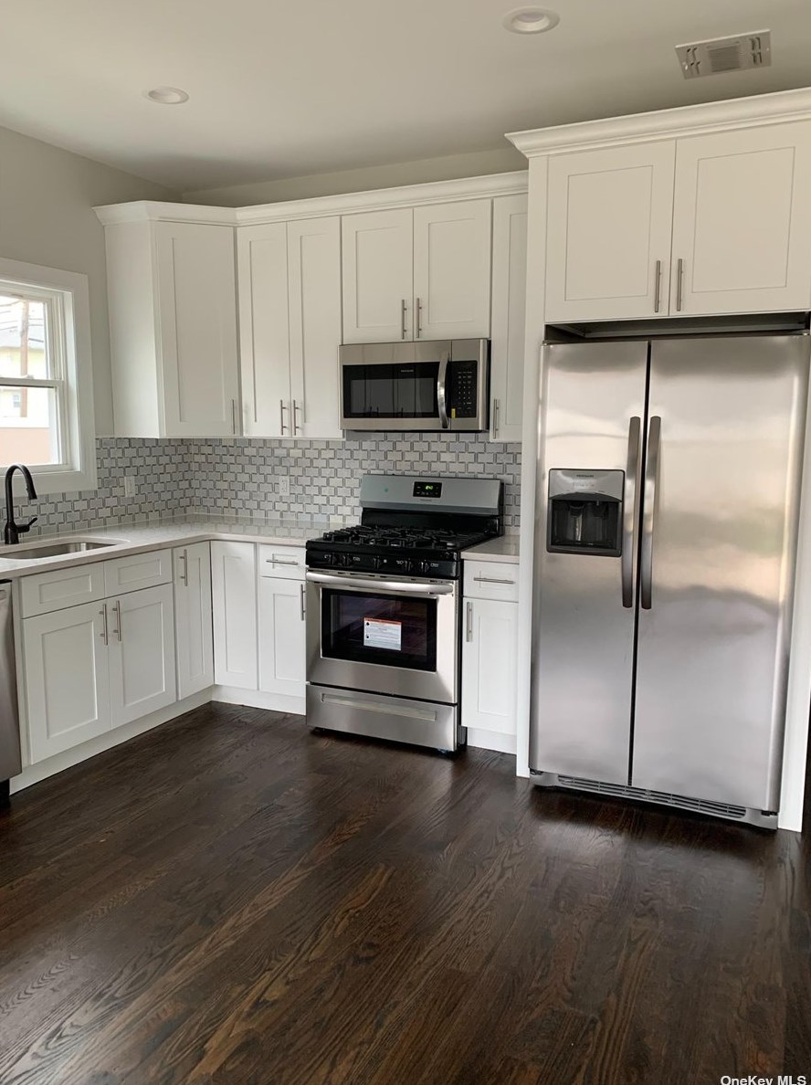 39 Lafayette Ave, Westbury, NY 11590
