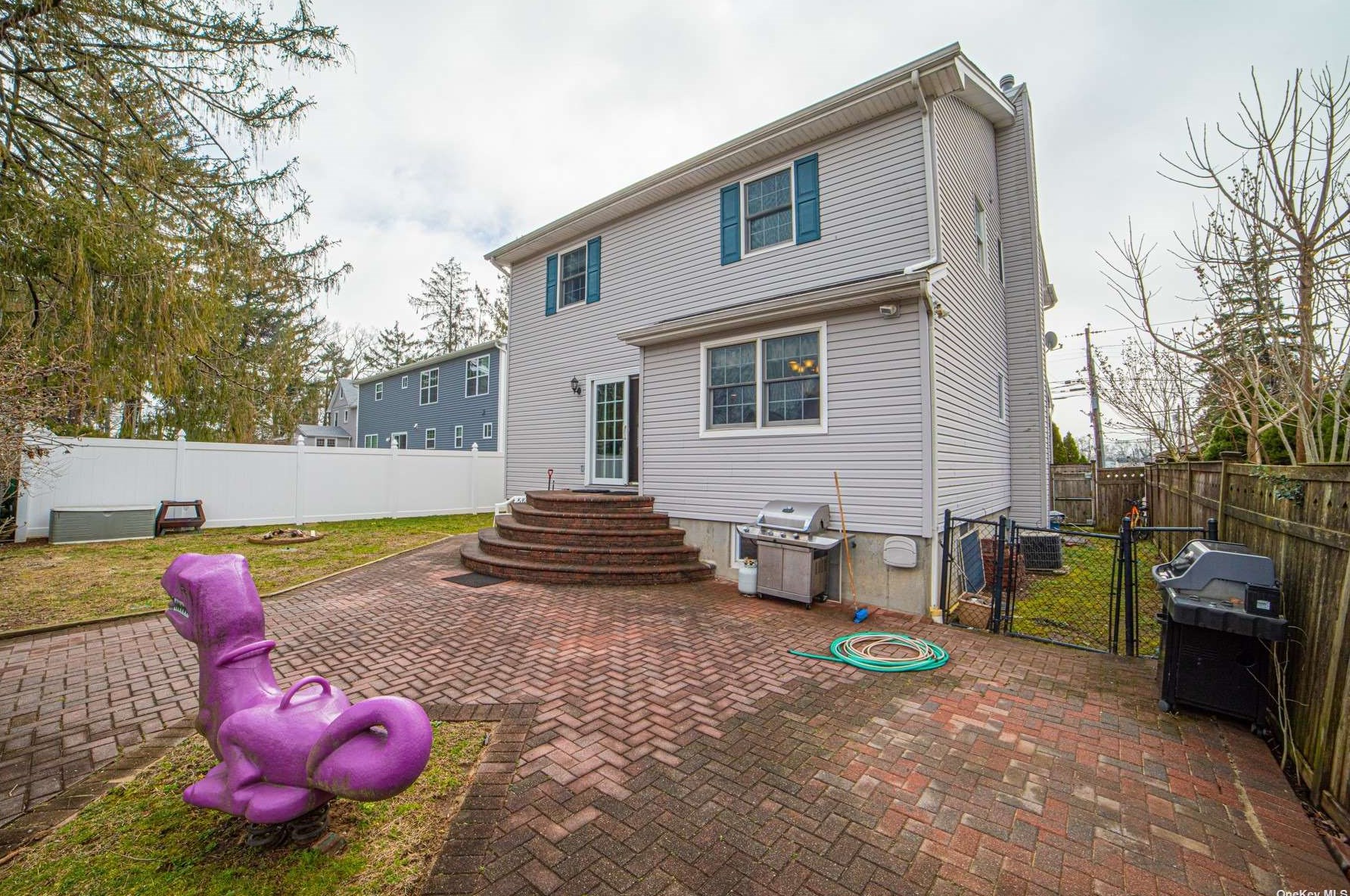 47 Stone Ave, Babylon, NY 11703