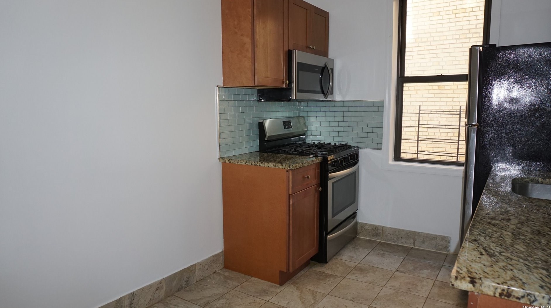 35-42 94th St #b2, Flushing, NY 11372