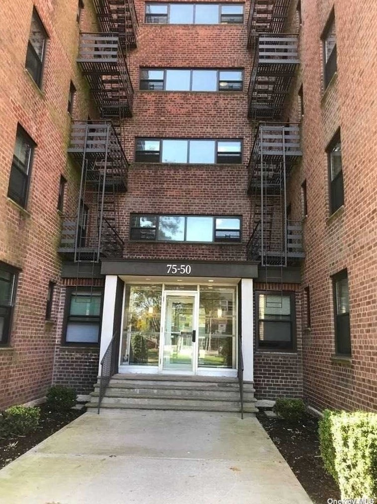 7550 Bell Blvd, Flushing, NY 11364-3457