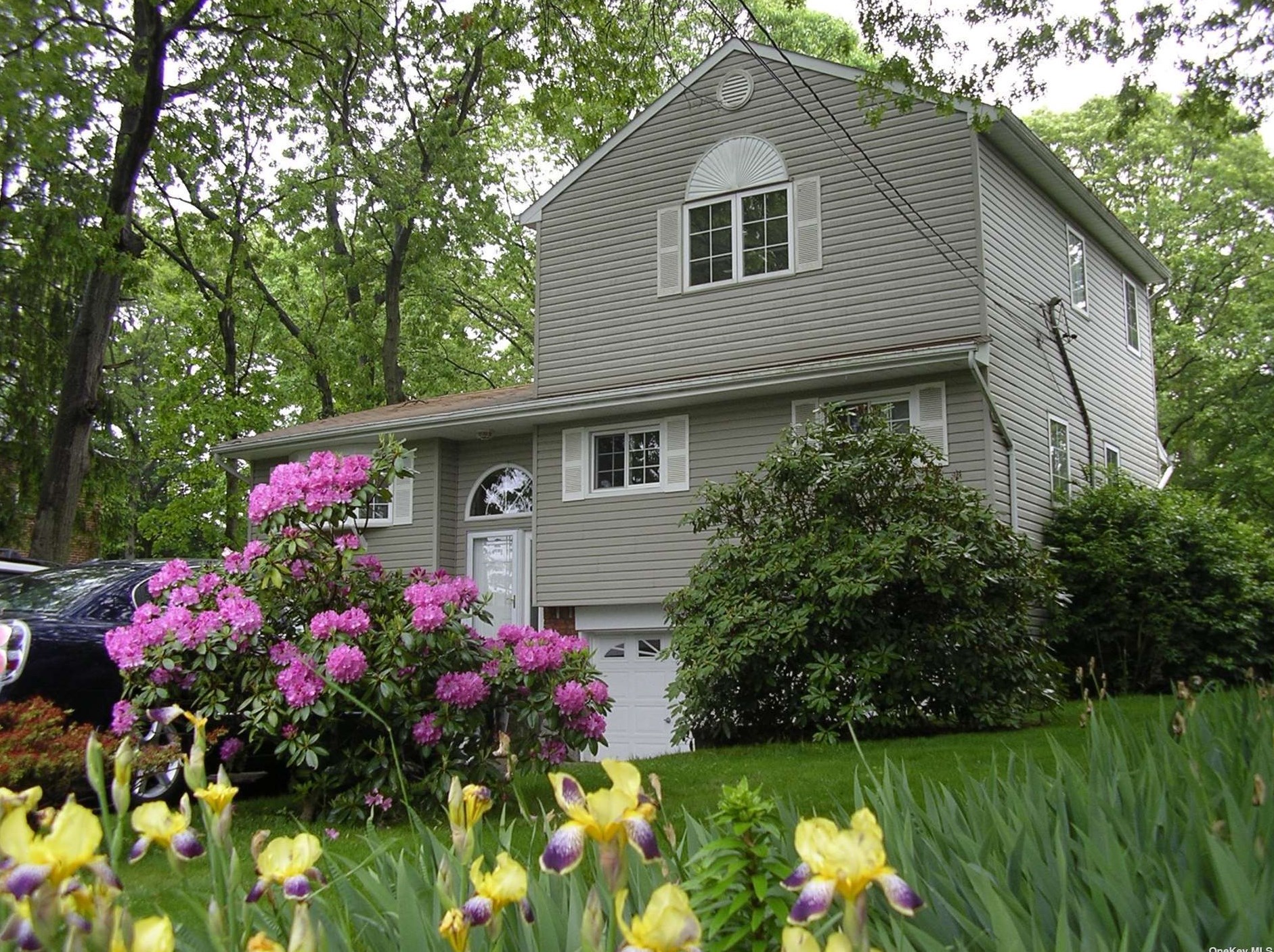 207 Malts Ave, West Islip, NY 11795