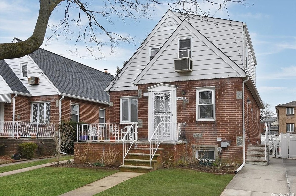 15032 24th Ave, Flushing, NY 11357-3649