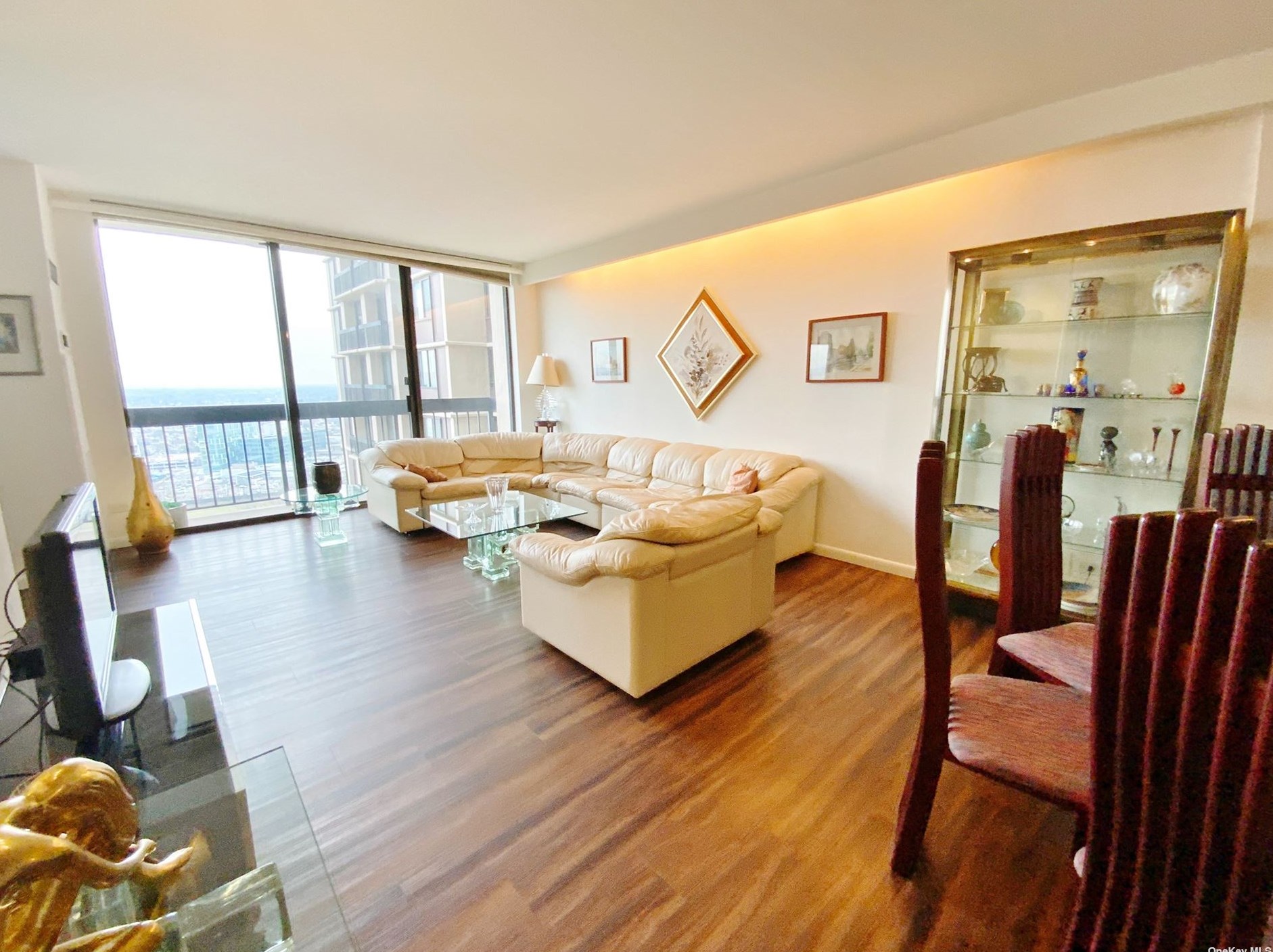 271-10 Grand Central Pkwy #20b, Floral Park, NY 11005