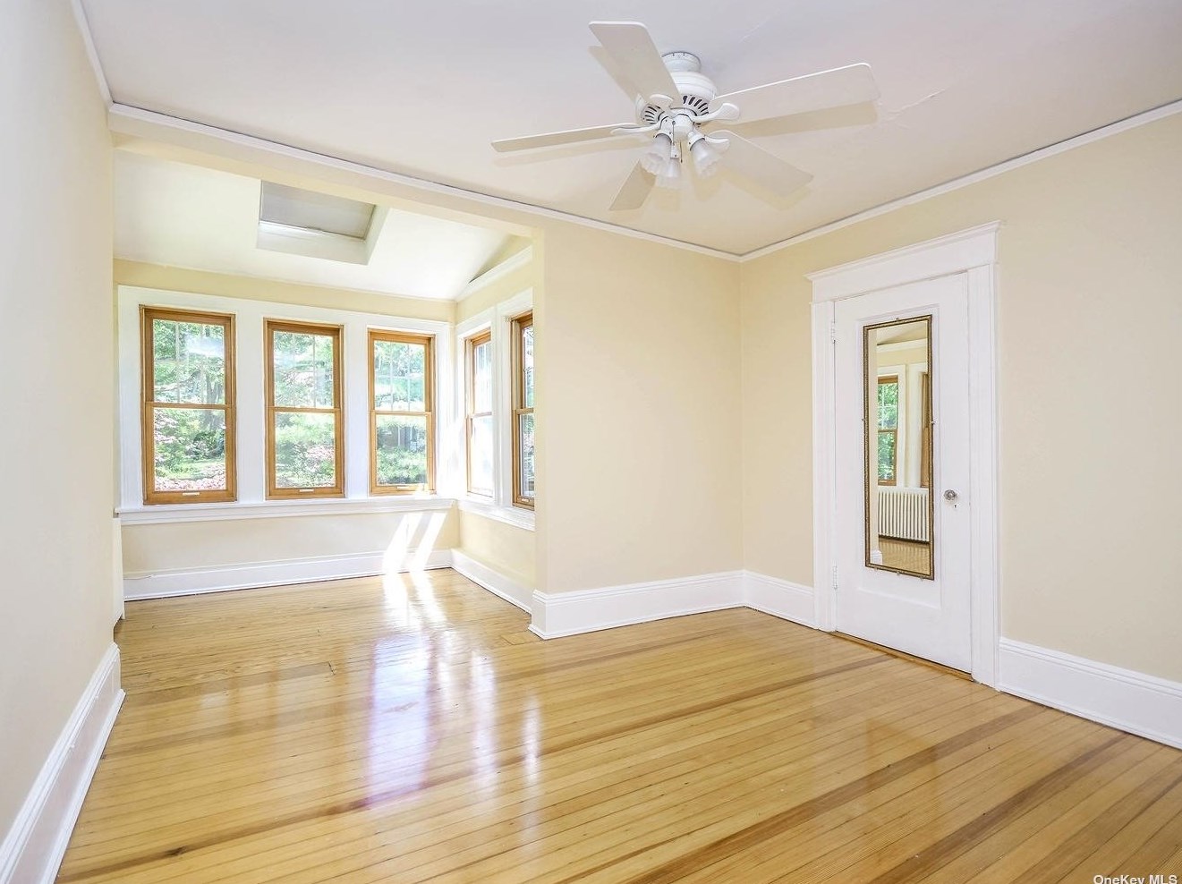12 Hillside Ave, Port Washington NY  11050-2747 exterior
