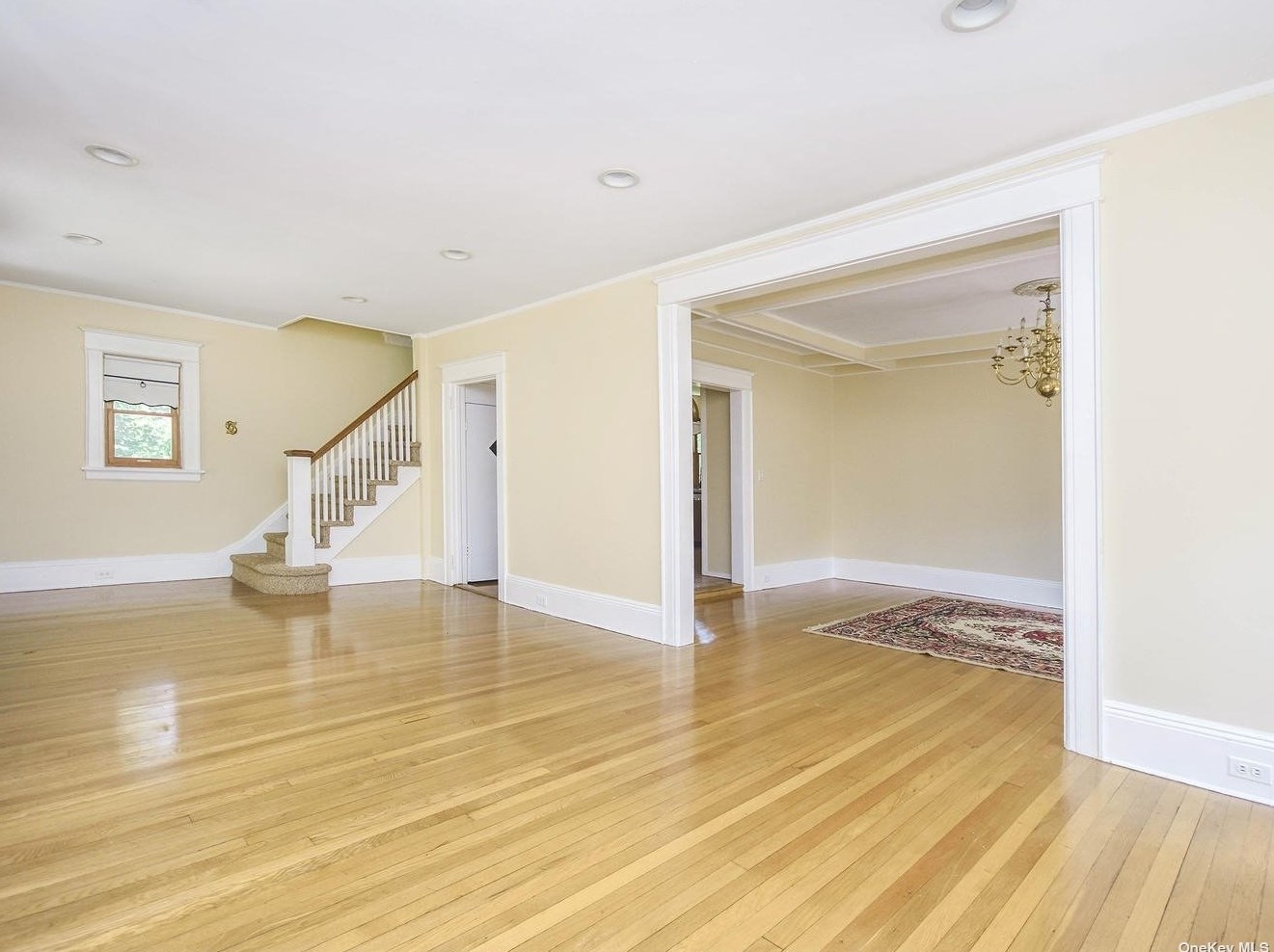 12 Hillside Ave, Port Washington NY  11050-2747 exterior