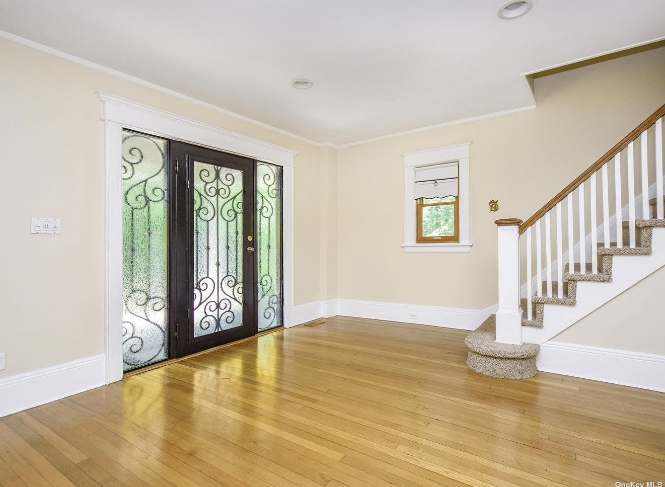 12 Hillside Ave, Port Washington NY  11050-2747 exterior