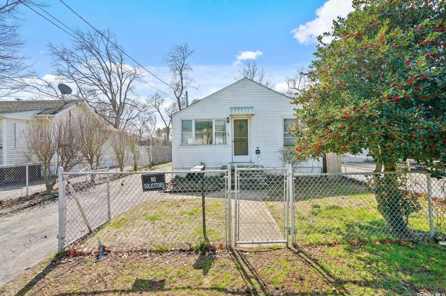 144 Woodrow Pkwy, Babylon, NY 11704