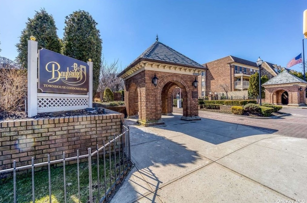 205-58 Brian Cres, Flushing, NY 11360-1142