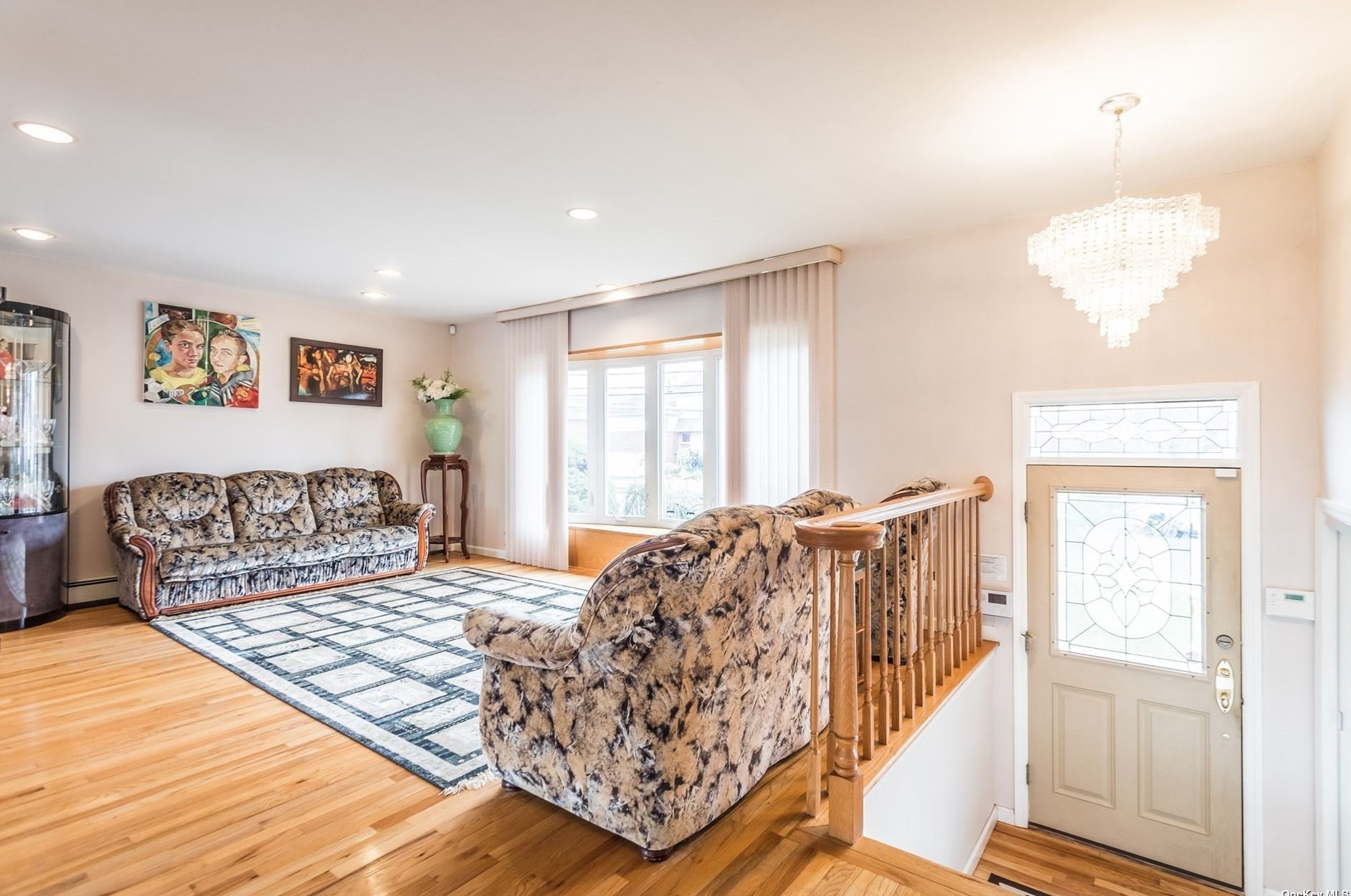 3402 Turf Rd, Rockville Centre, NY 11572-5632