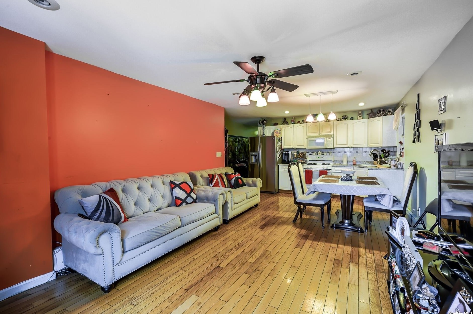 44 Wells St, Brooklyn, NY 11208-2632