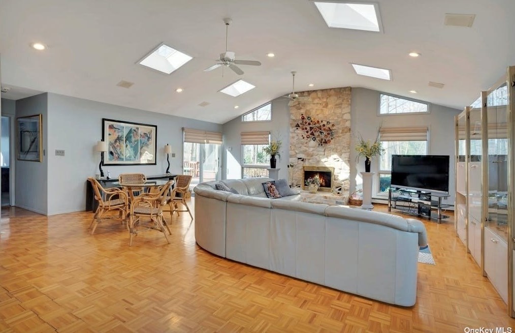 8 Capel Dr, Huntington Station, NY 11746