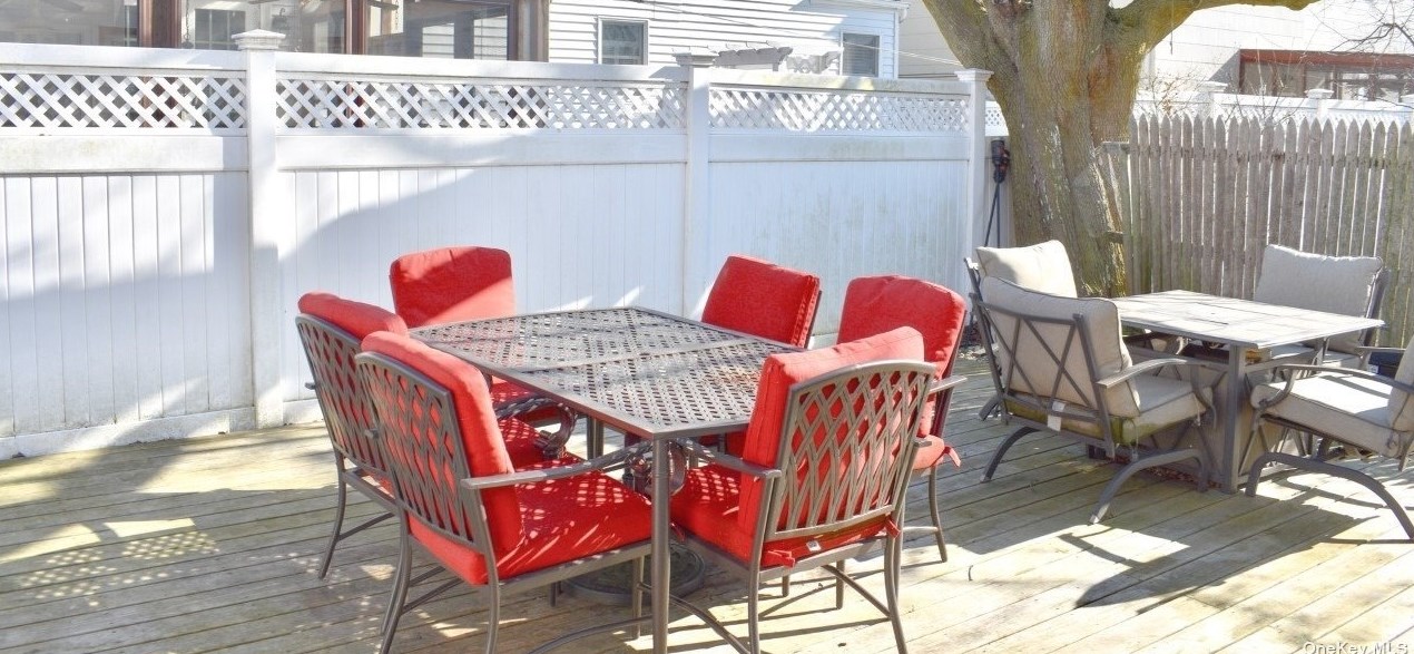31 Norfolk Rd, Barnum Island NY  11558-1014 exterior