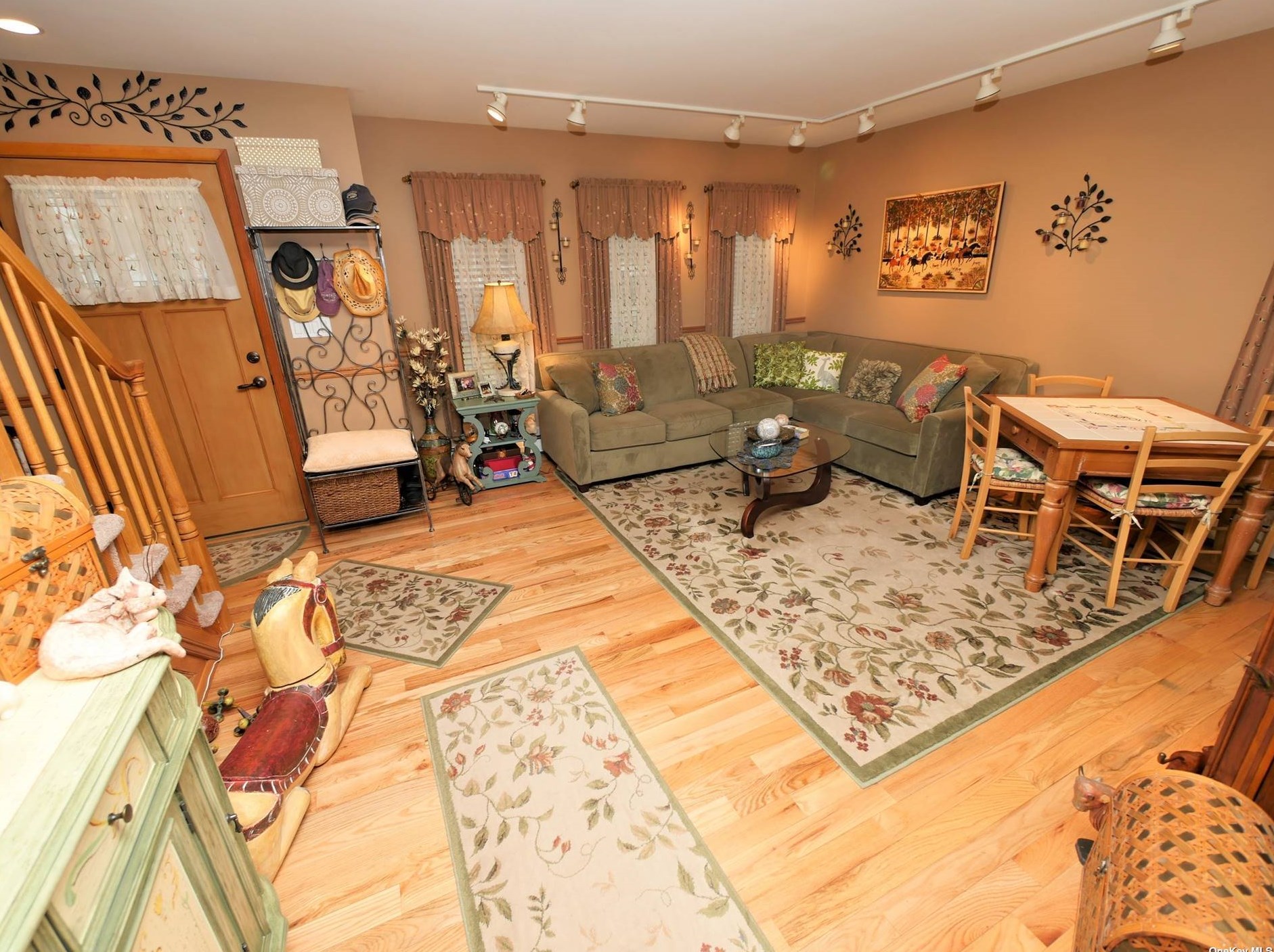16 Arlington St, Canaan Lake, NY 11772-1592