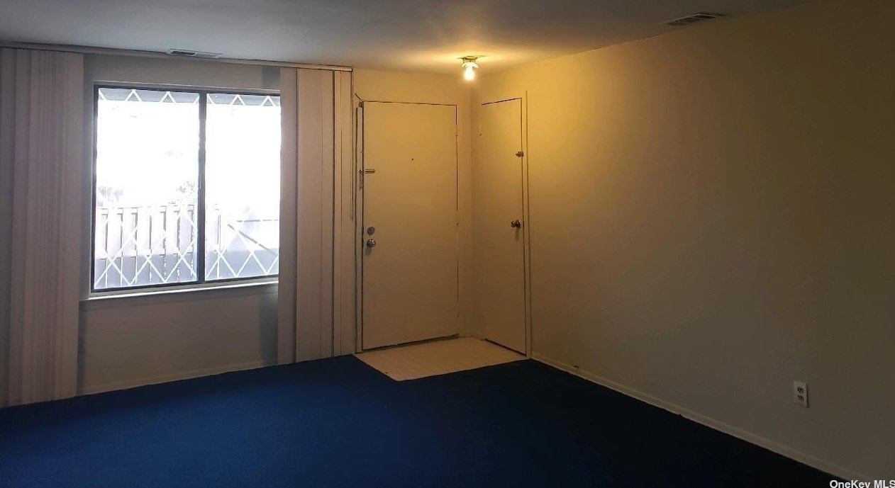 96 Glen Hollow Dr, Prt Jefferson Station, NY 11776-3510