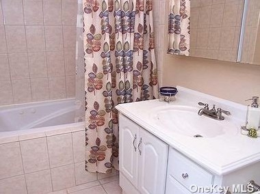 163 Stuyvesant Dr, Prt Jefferson Station, NY 11776-4251