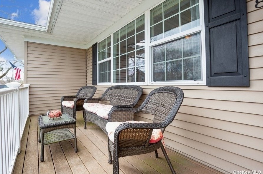88 Prospect Ave, Canaan Lake, NY 11772-2219