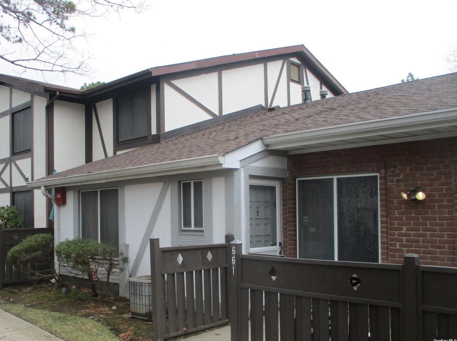 661 Blue Ridge Dr, Gordon Heights, NY 11763