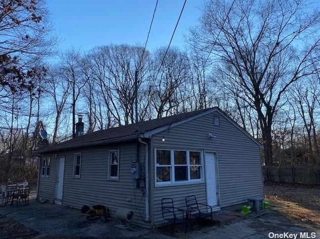 462 Auborn Ave, Smith Point, NY 11967-1545