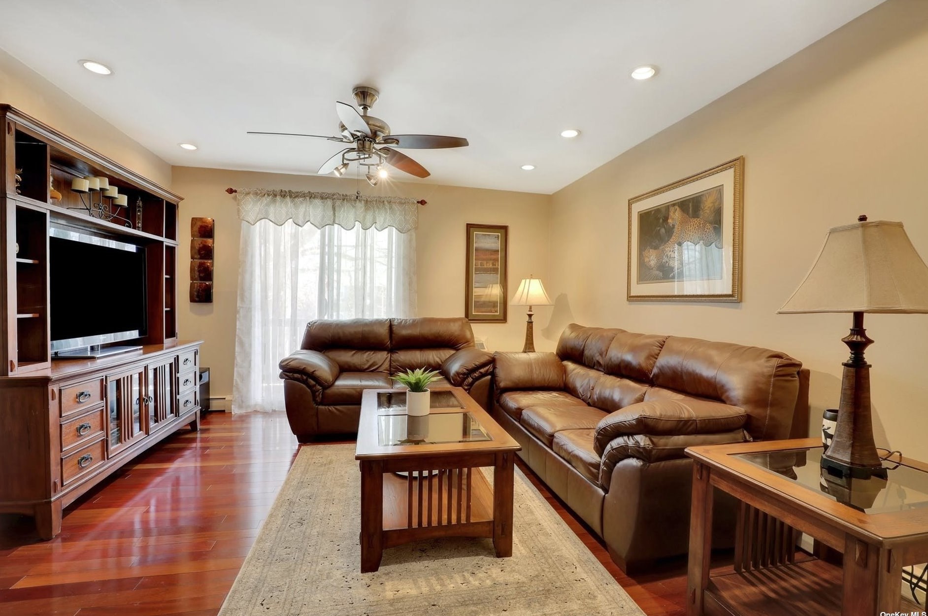130 Fairharbor Dr, Canaan Lake, NY 11772-3331