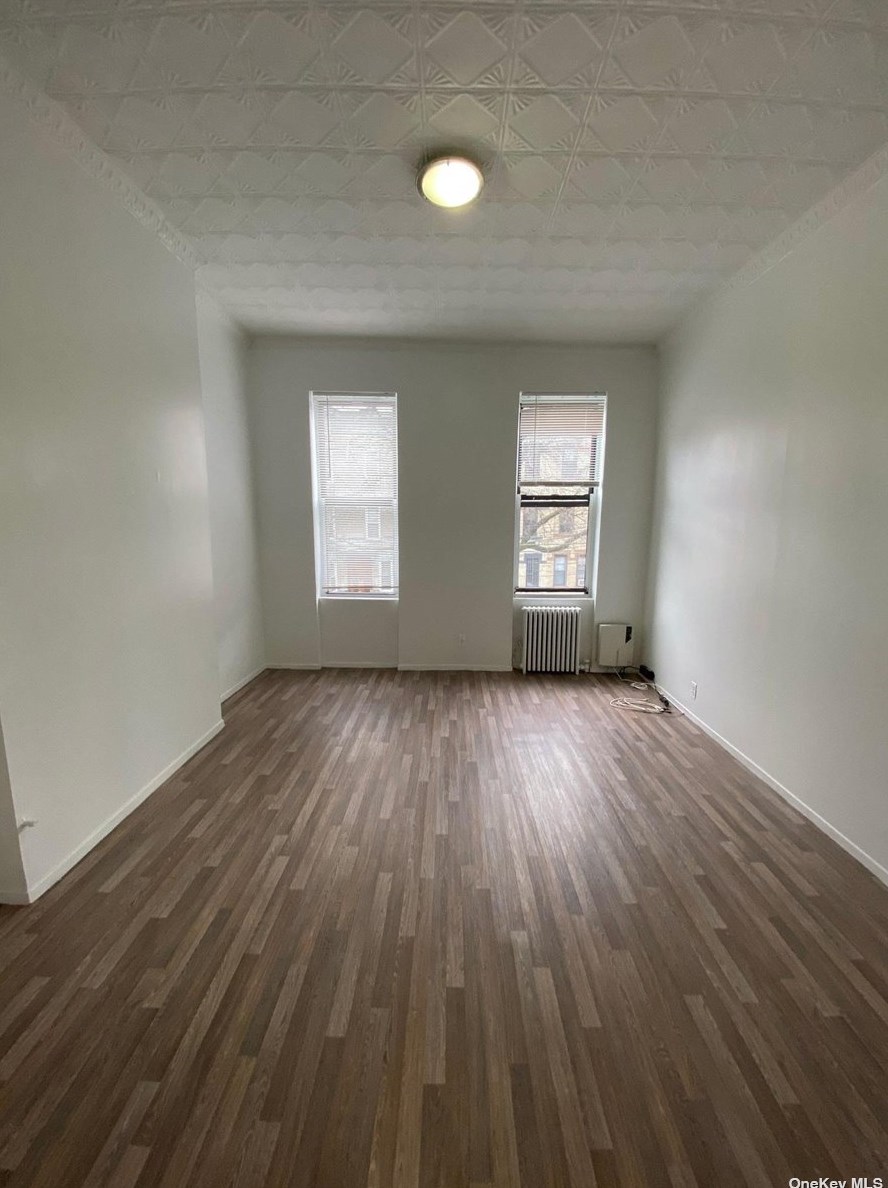 17-16 Greene Ave, Flushing, NY 11385