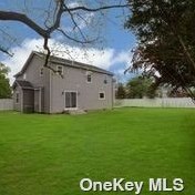 43 Narcissus Dr, Syosset, NY 11791-2820