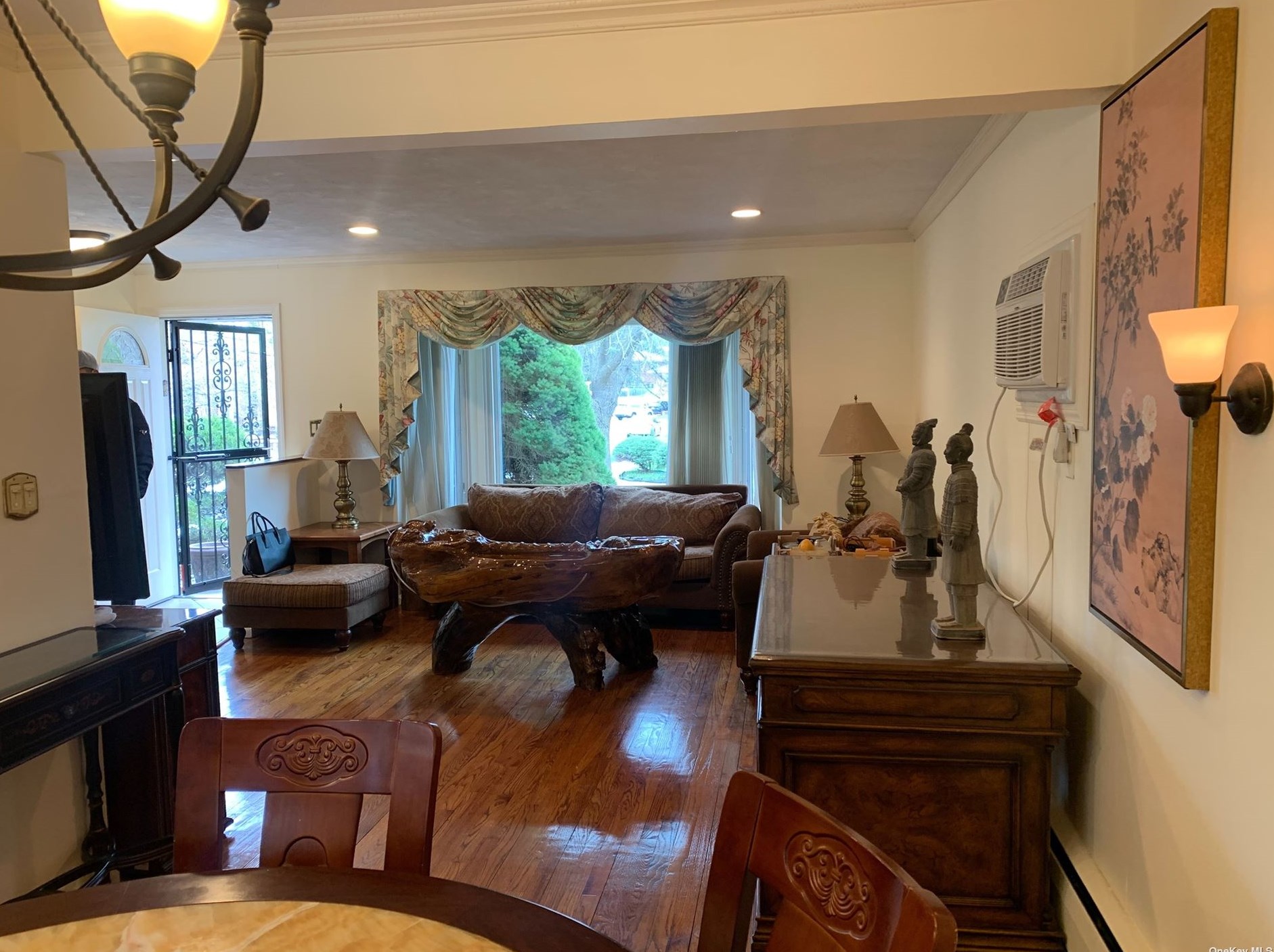 221 Jerome St, Syosset, NY 11791