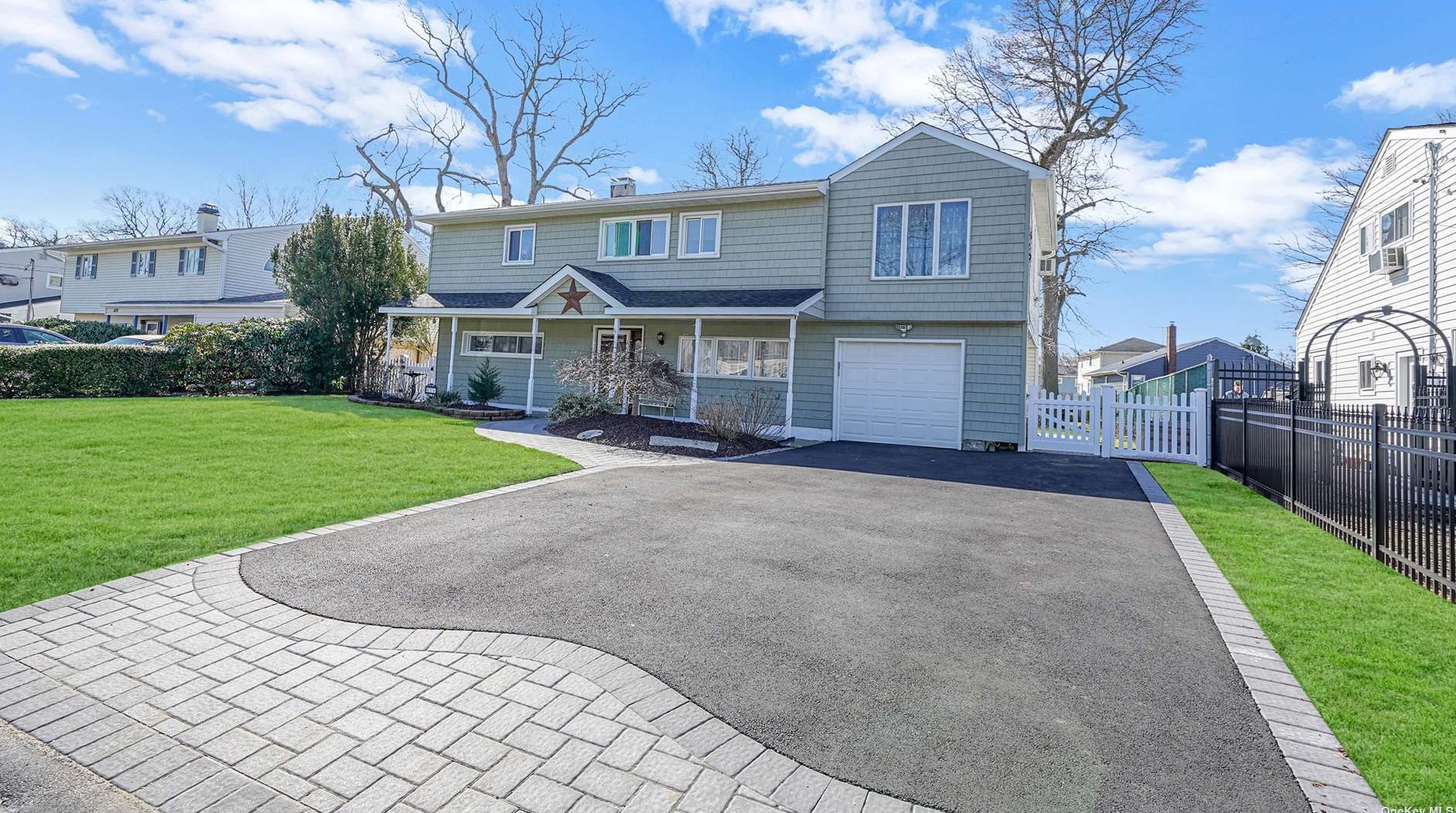 414 Ann St, Babylon, NY 11702