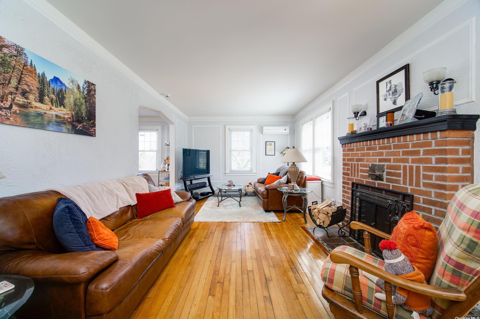 47 Lawrence Ave, Lynbrook, NY 11563-1829