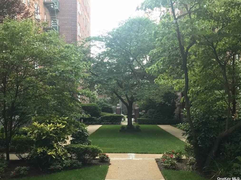 30 Cathedral Ave #5f, Hempstead, NY 11550