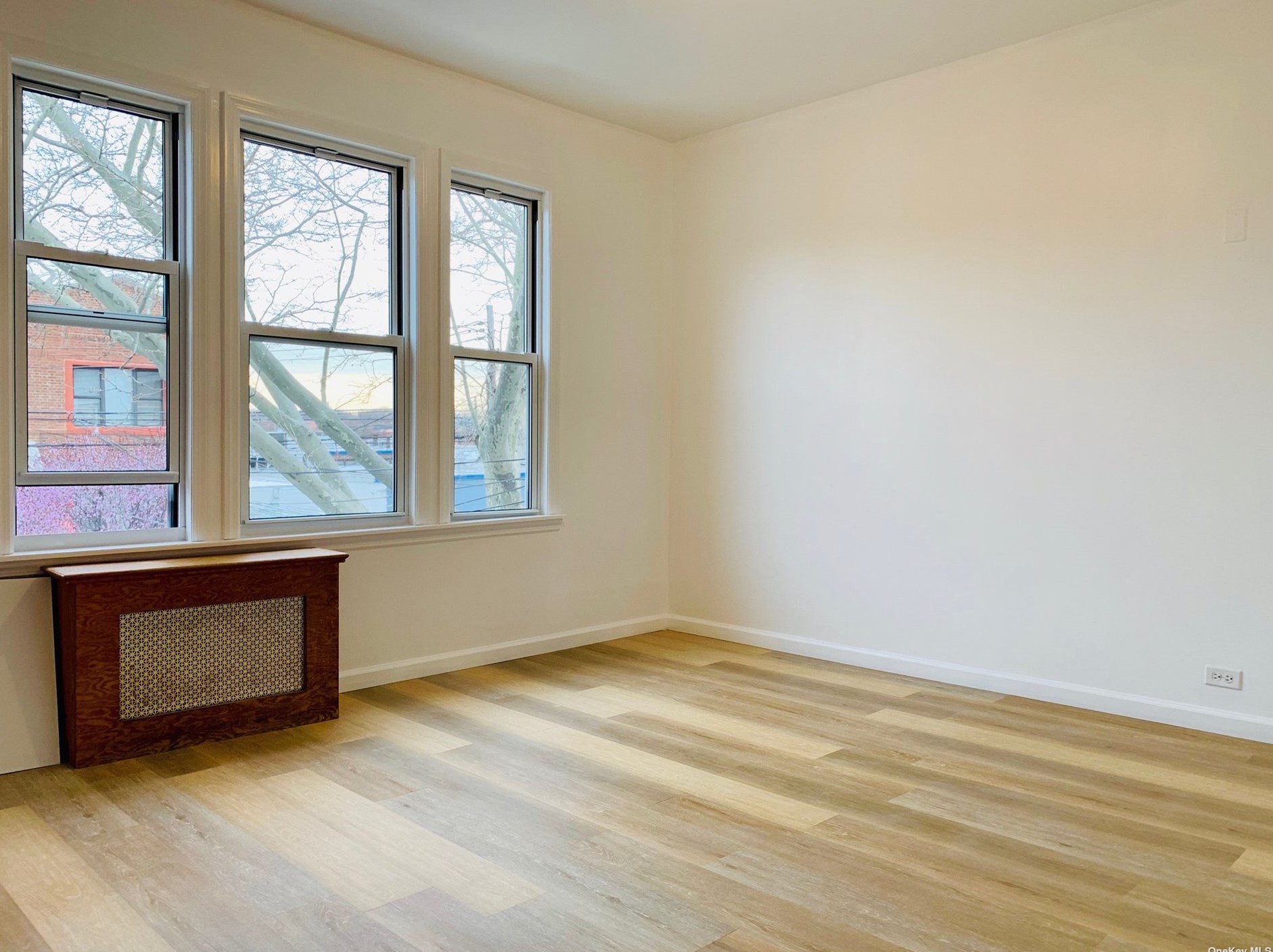 37-13 59th St #2, Flushing, NY 11377
