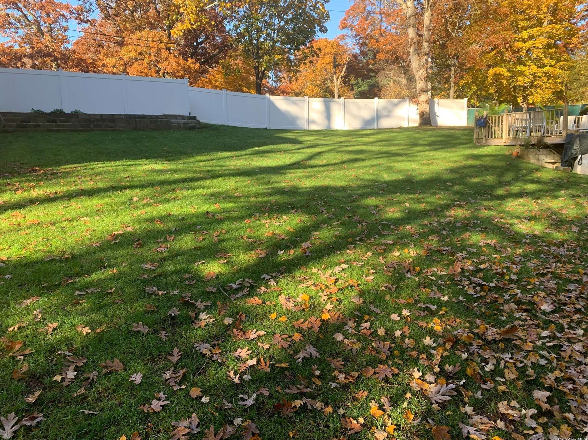 29 Hillcrest Dr, Smithtown, NY 11787-3803