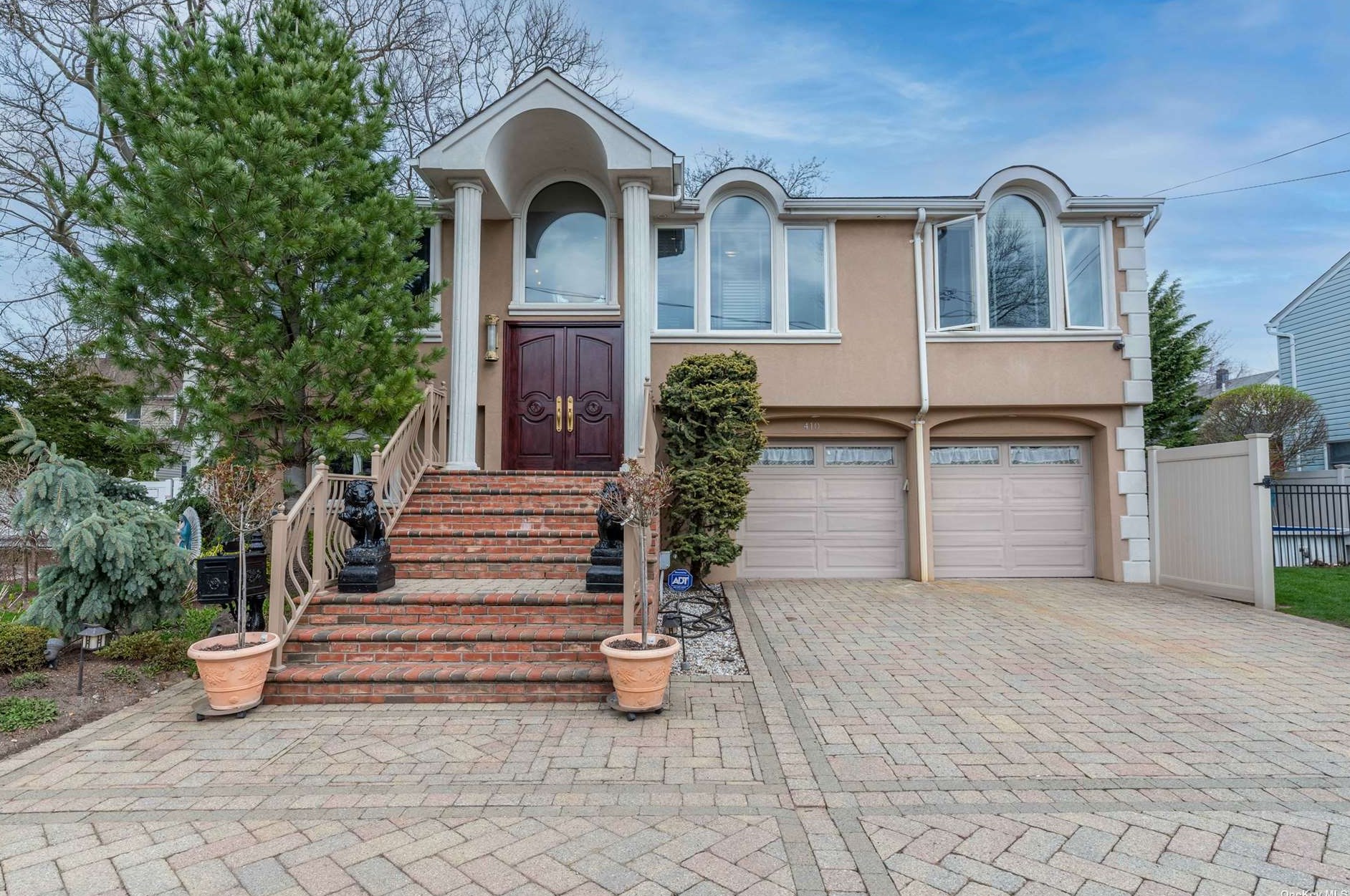 410 Hamilton Ave, Hewlett, NY 11557-1130