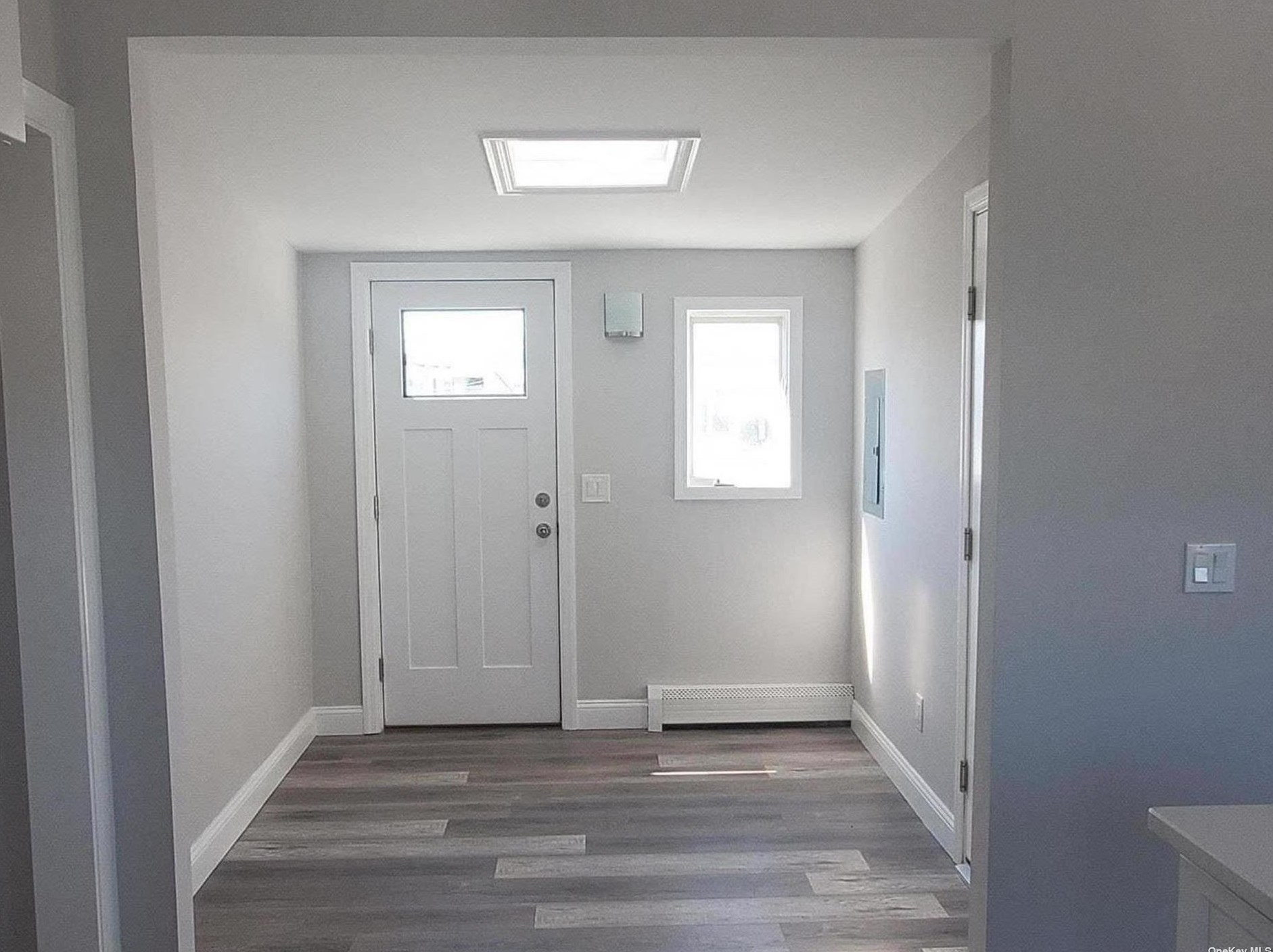 40 E Santa Barbara Rd, North Lindenhurst, NY 11757